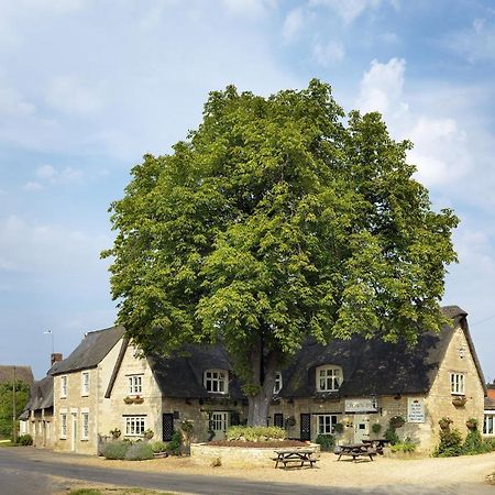 The Crown Inn Питерборо Екстериор снимка